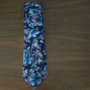 Oleg Cassini Navy and Violet Floral Tie